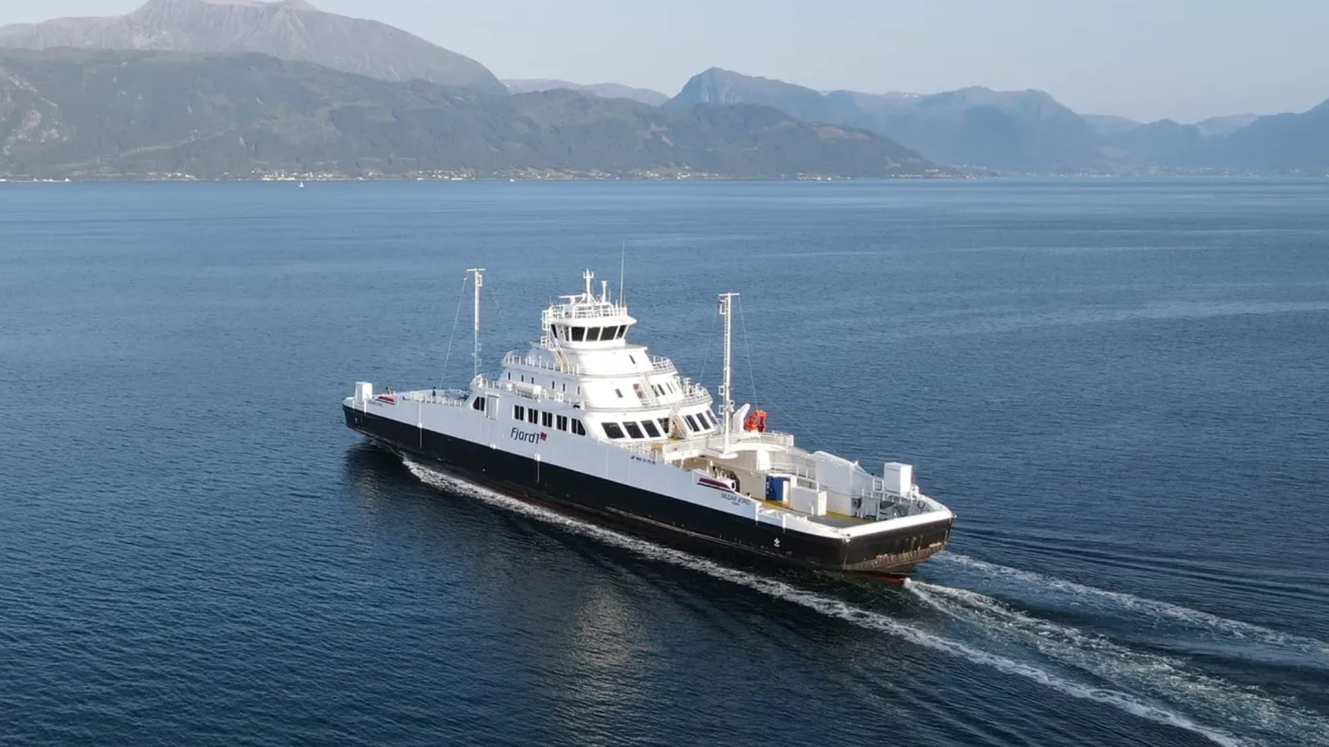 Optimizing commercial vessel interiors with professional marine engineering and technical installation