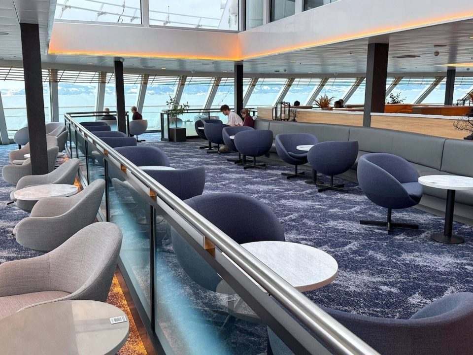 Collaborative Ship Interior Design Management with Shipyards