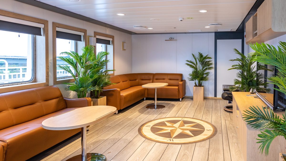 accomar-marine-crew-lounge-seating-area