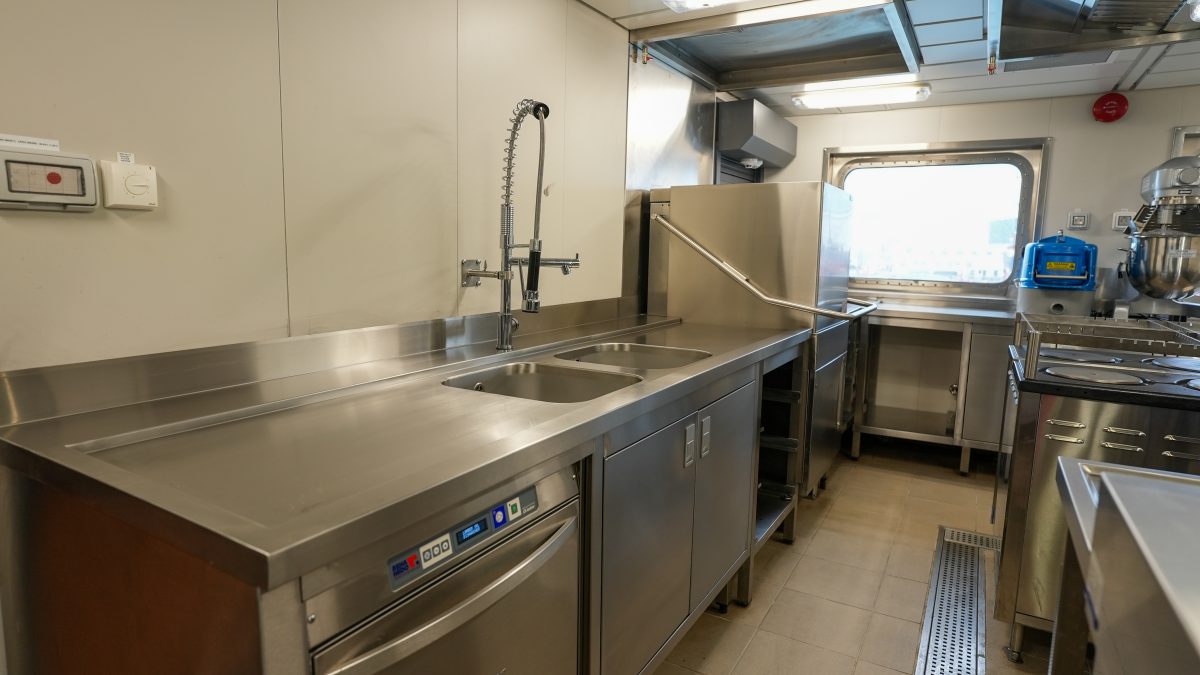 Accomar Marine Double Sink Station
