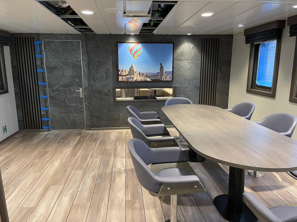 Accomar Marine Meeting Room With Fireplace And Modern Dining Table