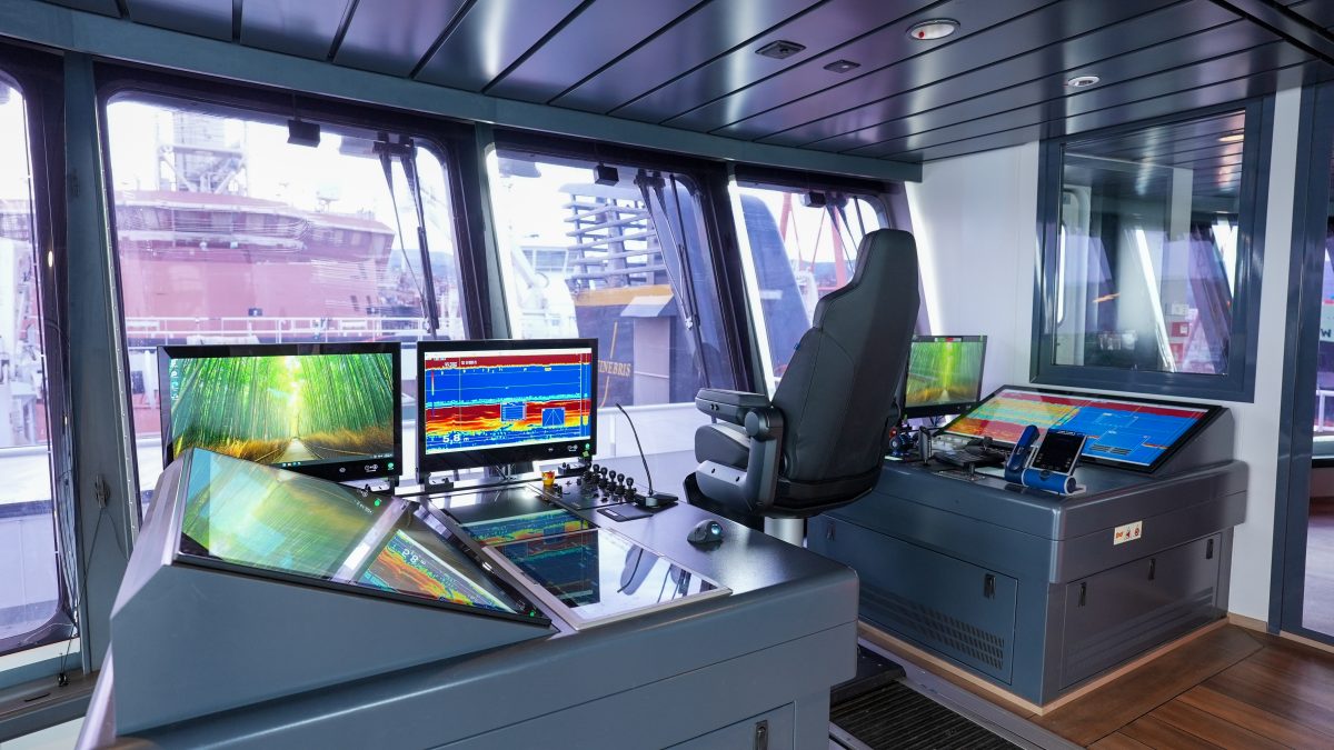 Accomar Marine Ship Navigation Console