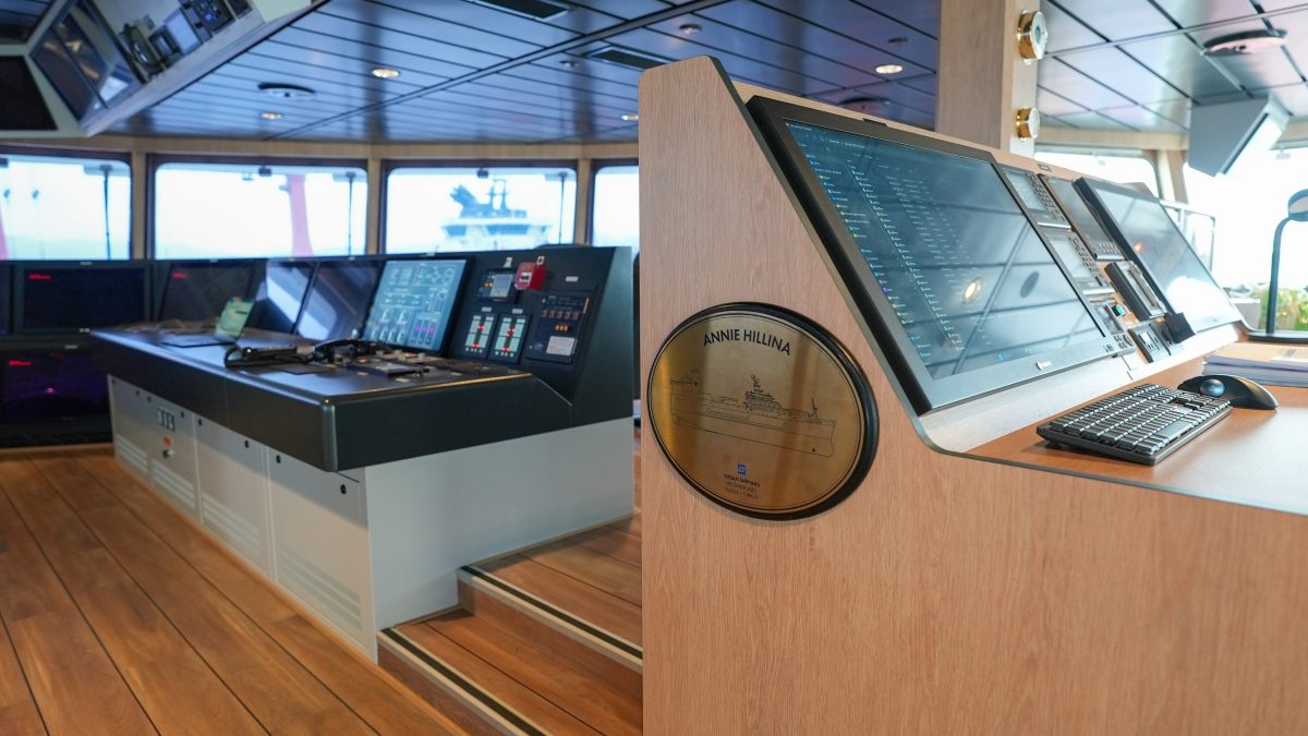 Accomar Marine Vessel Bridge Desk