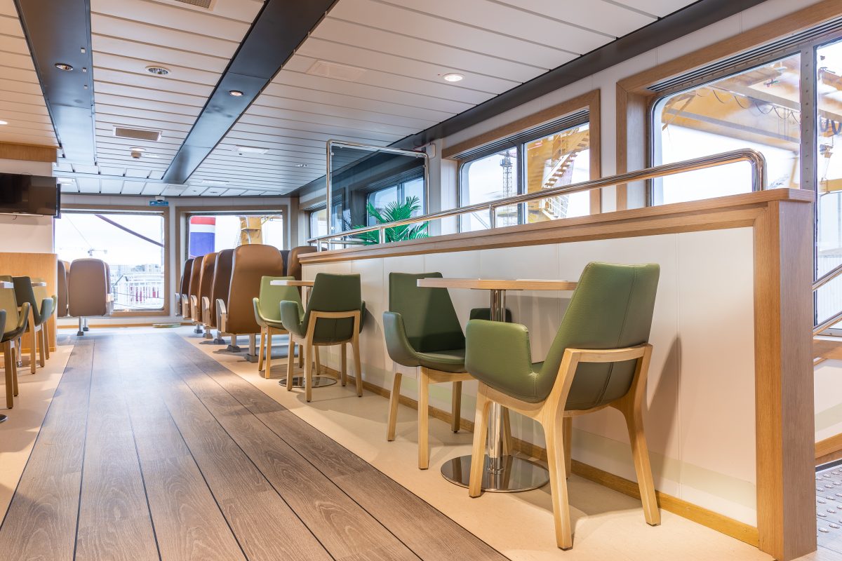 Accomar Marine Window Lounge