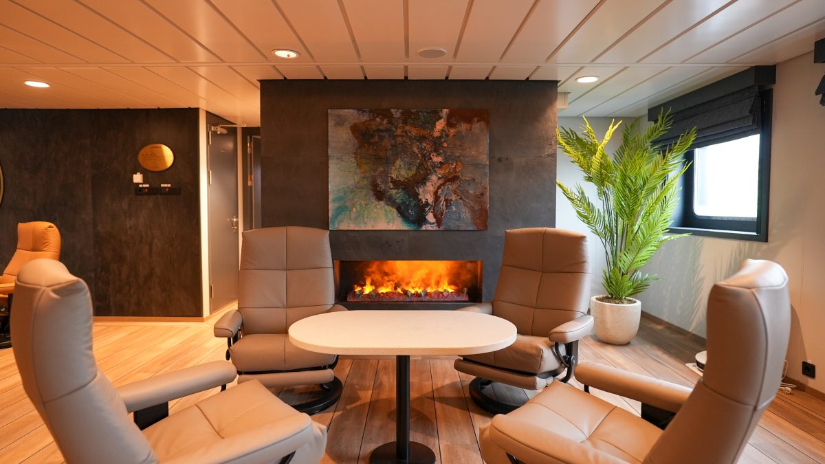 Accomar Modern Fireplace Lounge Interior