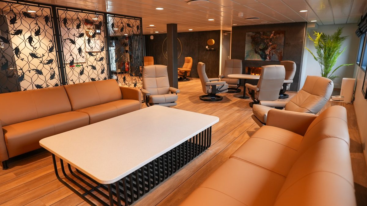 Accomar Modern Ship Fireplace Relaxation Lounge