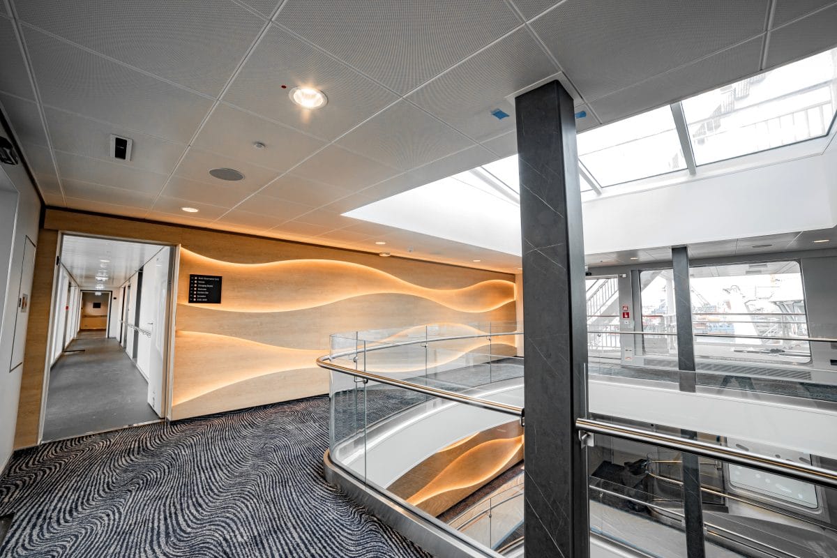 Accomar Modern Ship Lounge Atrium