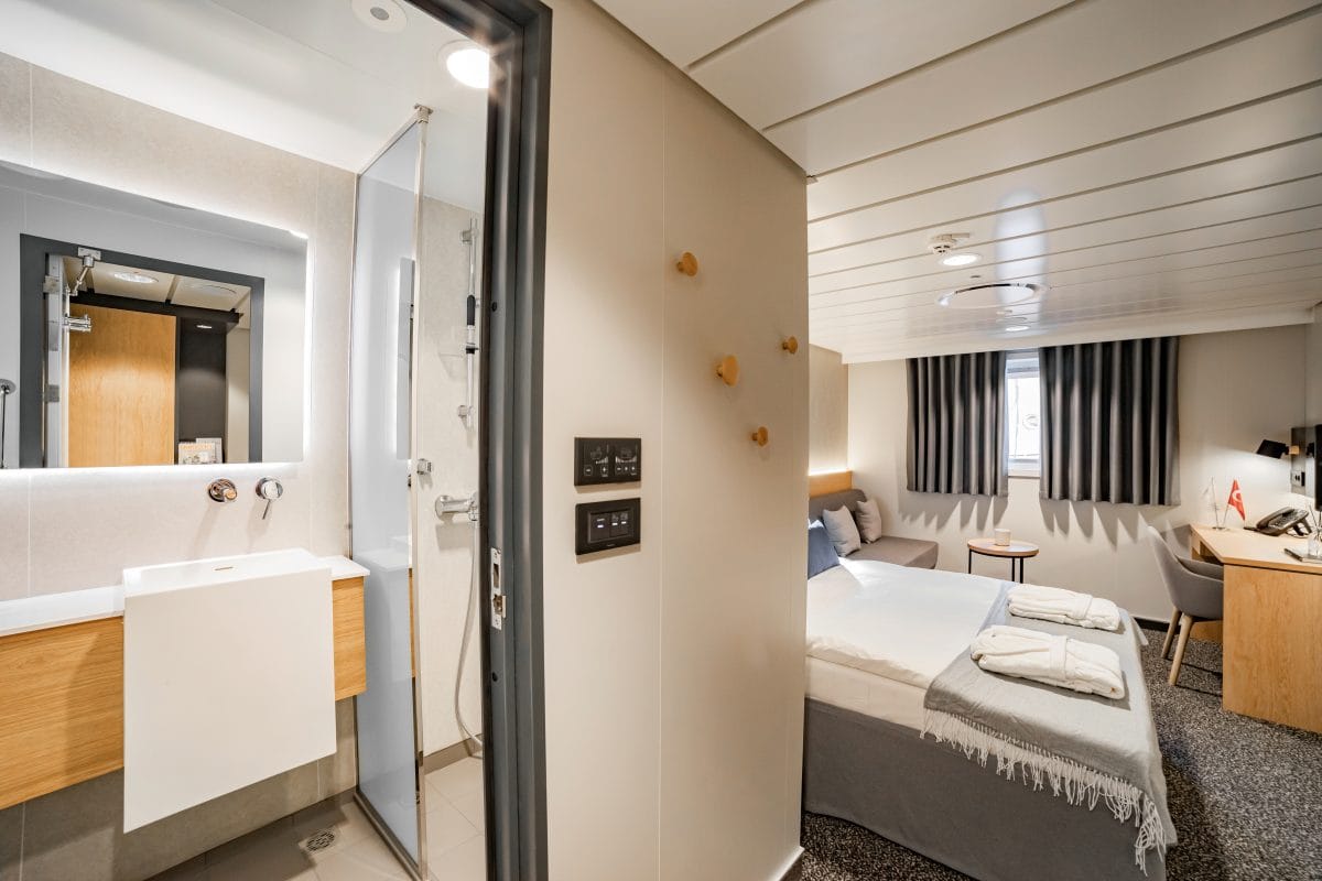 Accomar Ship Cabin Bathroom and Bedroom Suite