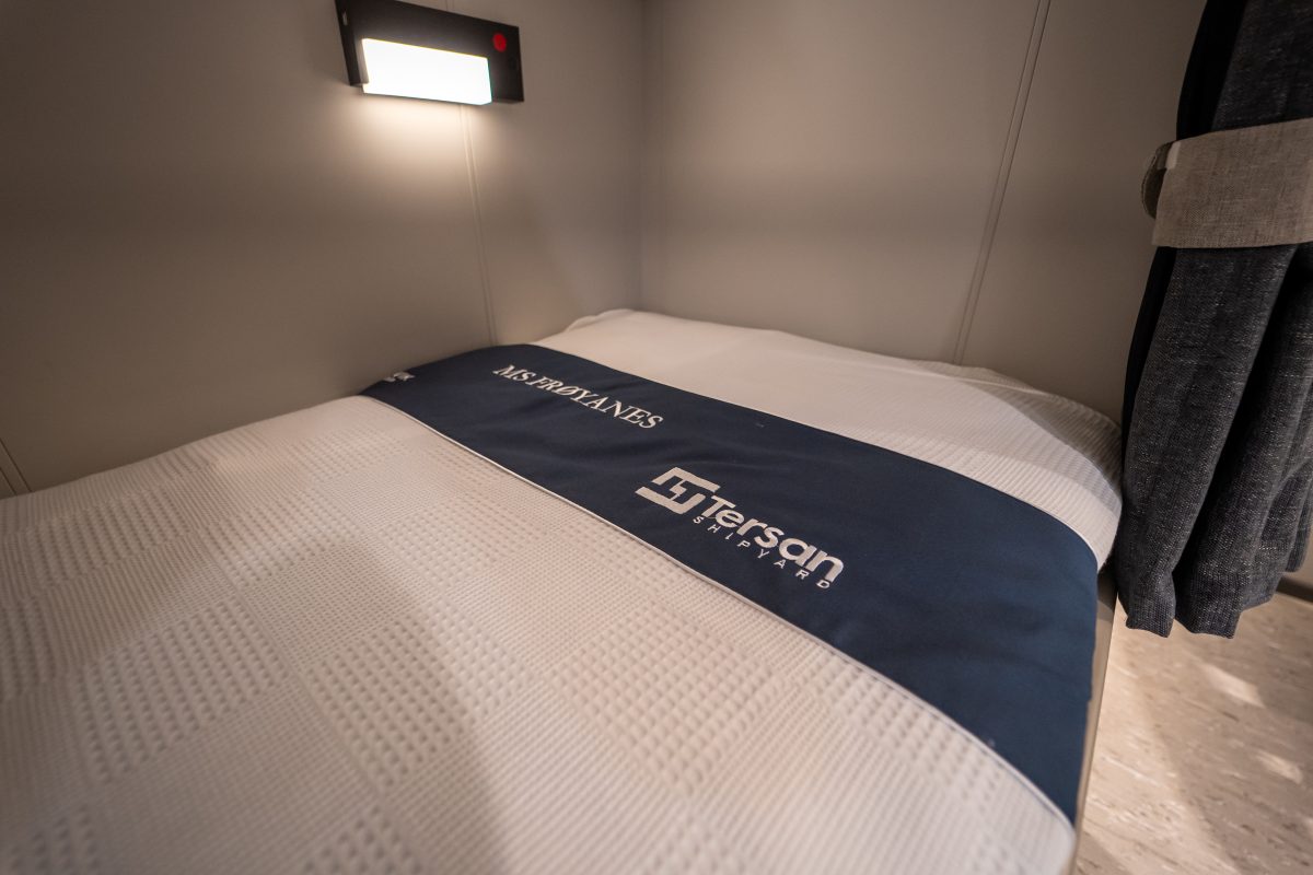 Accomar Ship Cabin Bed Close Up